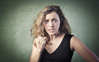 Причины женской раздражительности и агрессии
